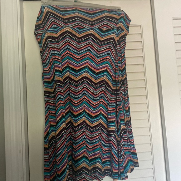LuLaRoe mid skirt-makes a great cover up - Picture 1 of 2